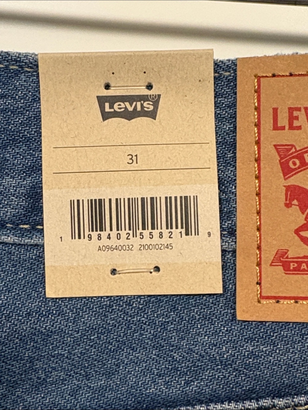 NWT Levi's Low Pro Straight Jeans Mid Rise Medium Wash Blue Size 31 - Picture 5 of 5